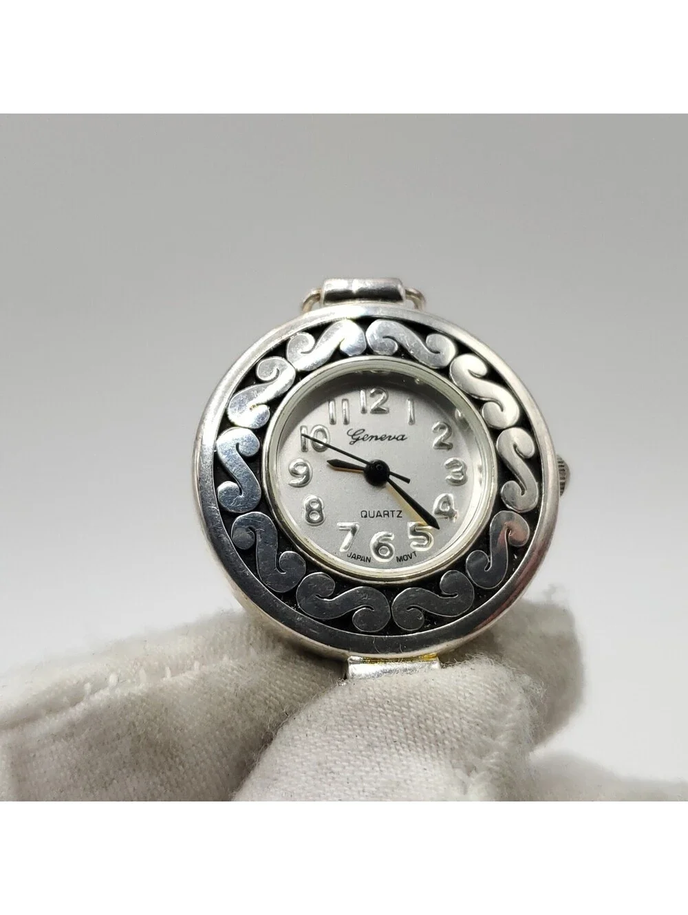 Geneva Beaded Bracelet 28mm Silver Tone Womens Watch New Battery